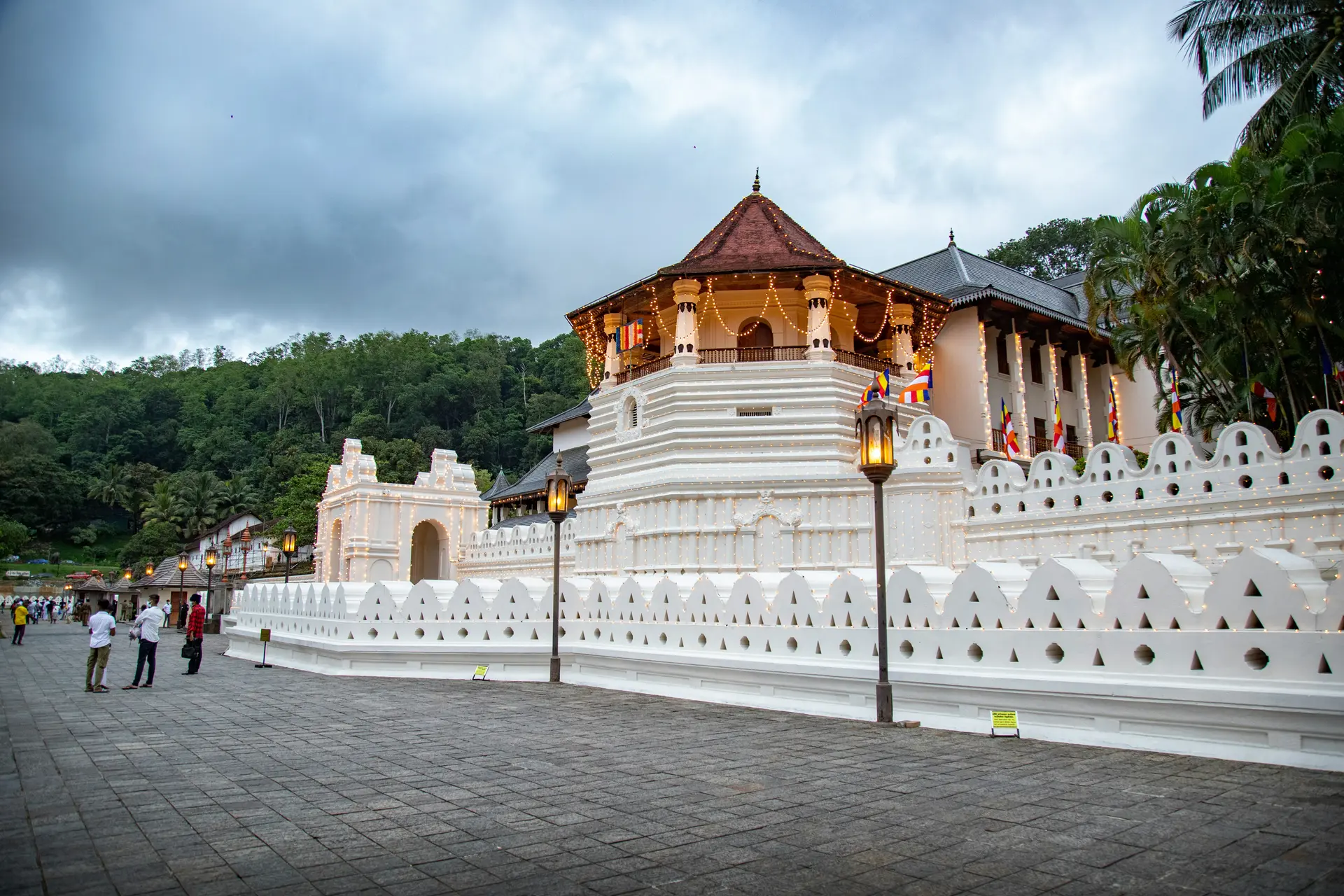 Kandy Temple and Botanical Garden Tour
